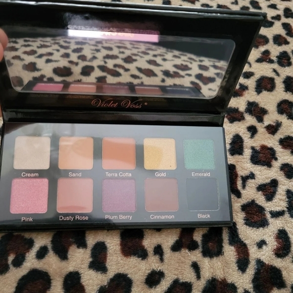 SOLD! Violet Voss Essentials Pro Series - Picture 4 of 4